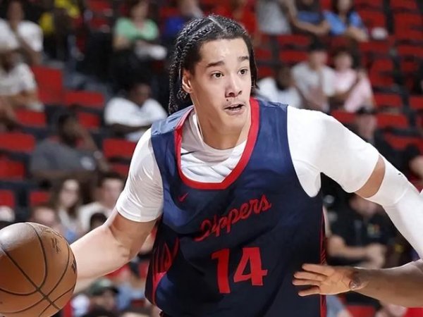 Thần chạy lại? Lựa chọn số 30, Ned Hauser ghi được 2 điểm, 3 rebound, 2 lần đánh cắp và 1 khối